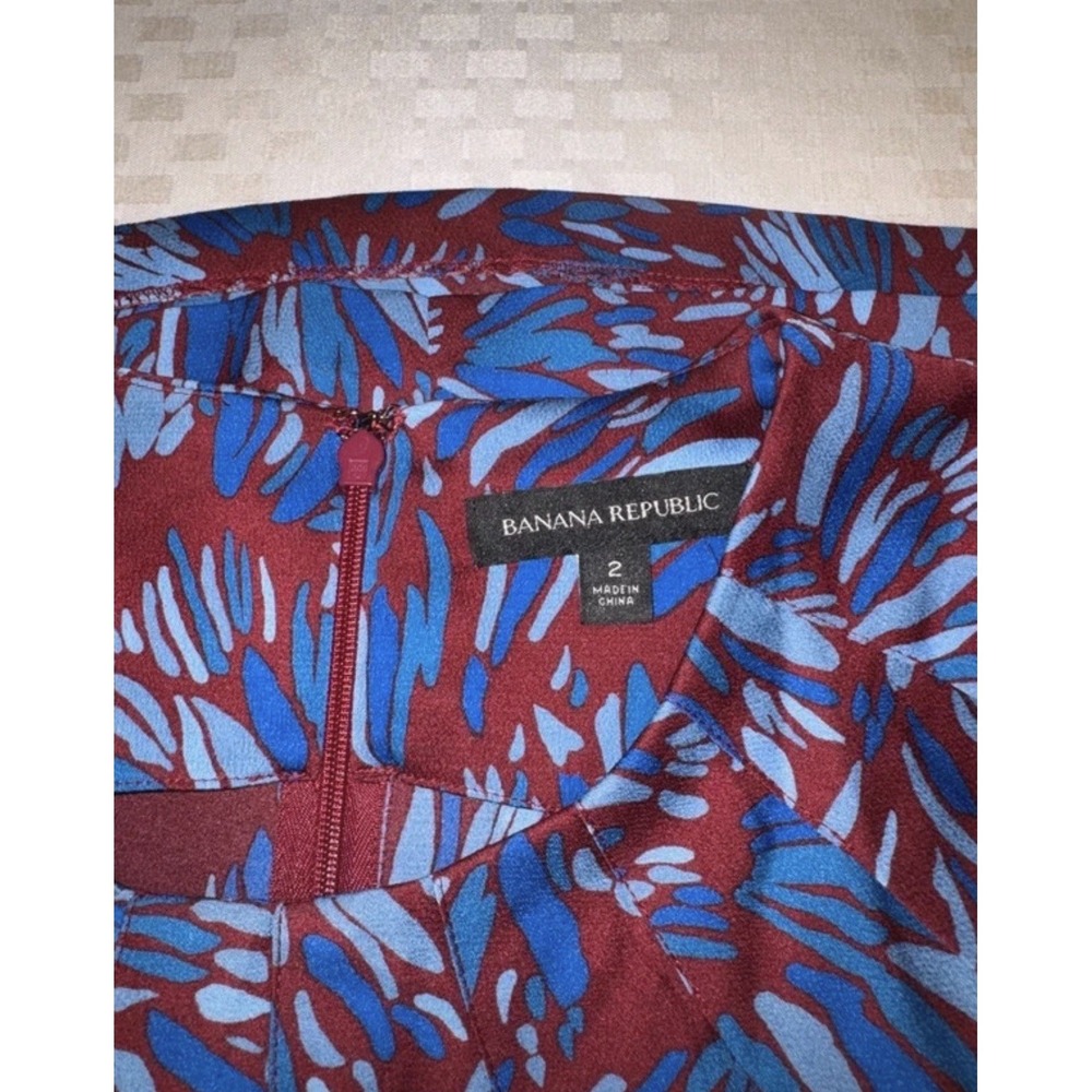 Banana Republic Women's Sleeveless Round Neck Burgundy Blue Floral Blouse Size 2 - Picture 4 of 7